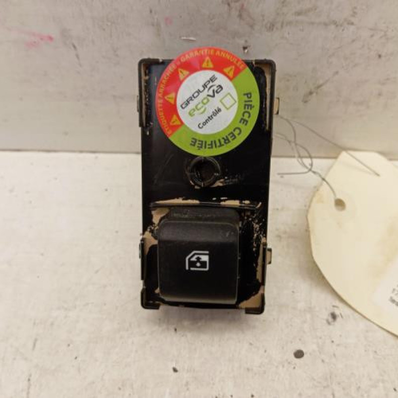 Interrupteur de leve vitre avant droit HYUNDAI TUCSON 3