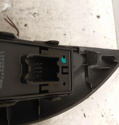 Interrupteur de leve vitre arriere droit OPEL ASTRA K Photo n°3