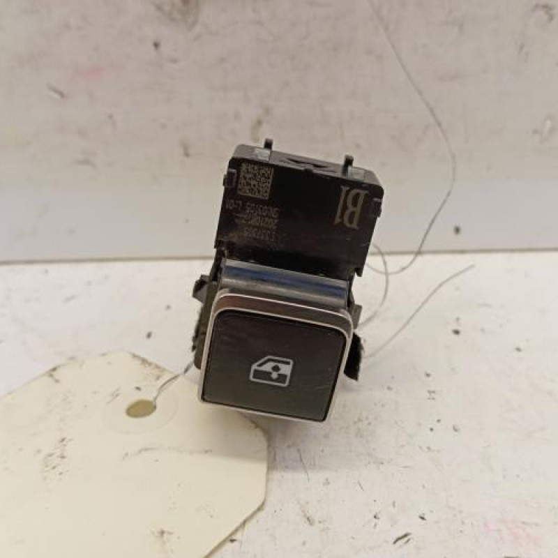 Interrupteur de leve vitre avant droit NISSAN QASHQAI 3