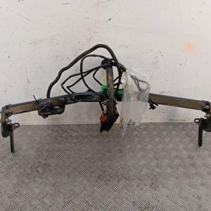 Attelage (boule de remorquage) PEUGEOT 208 1