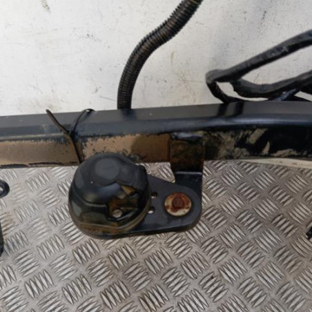 Attelage (boule de remorquage) PEUGEOT 208 1