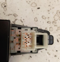 Interrupteur de leve vitre avant gauche HYUNDAI I 20 2 Photo n°3