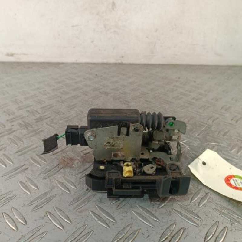 Serrure avant gauche DACIA DUSTER 1