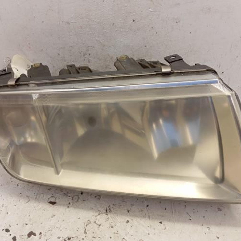 Optique avant principal droit (feux)(phare) SKODA FABIA 1