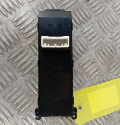 Interrupteur de leve vitre avant gauche KIA CARENS 4