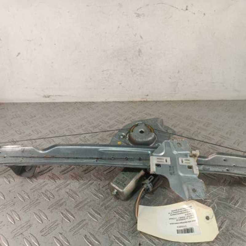 Leve vitre electrique avant droit DACIA DUSTER 1