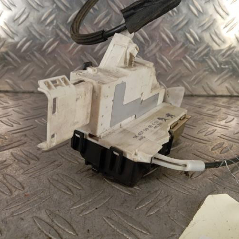 Serrure avant gauche PEUGEOT 407