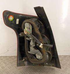 Feu arriere principal droit (feux) TOYOTA AVENSIS 2 Photo n°4