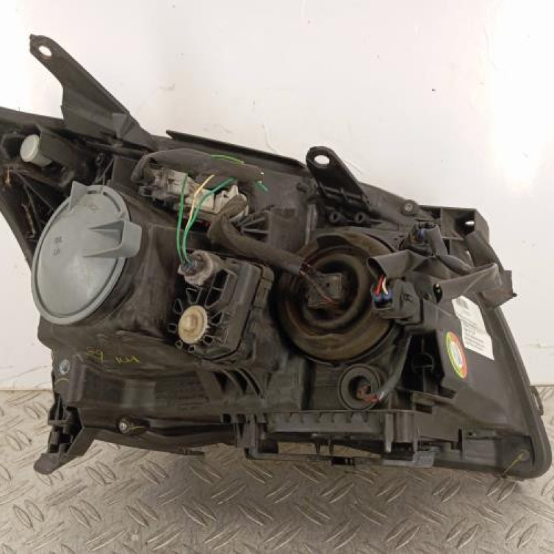 Optique avant principal gauche (feux)(phare) TOYOTA AVENSIS 2