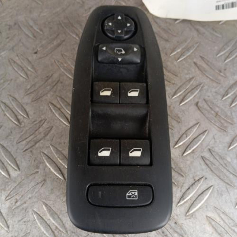 Interrupteur de leve vitre avant gauche PEUGEOT 208 1