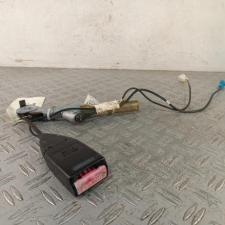 Attache ceinture avant gauche RENAULT CLIO 2 Photo n°1