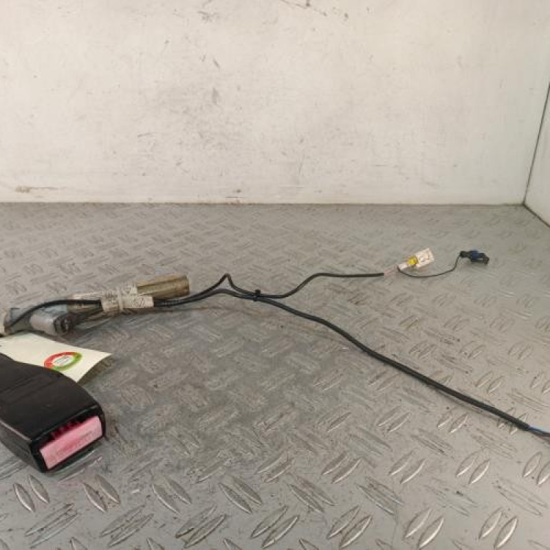 Attache ceinture avant gauche RENAULT CLIO 2