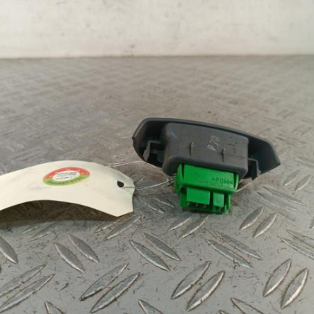 Interrupteur de leve vitre avant gauche TOYOTA AYGO 1