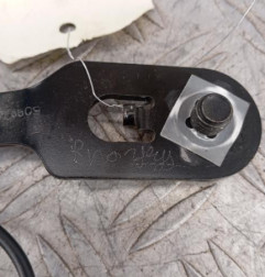 Attache ceinture avant gauche PEUGEOT 207 Photo n°4