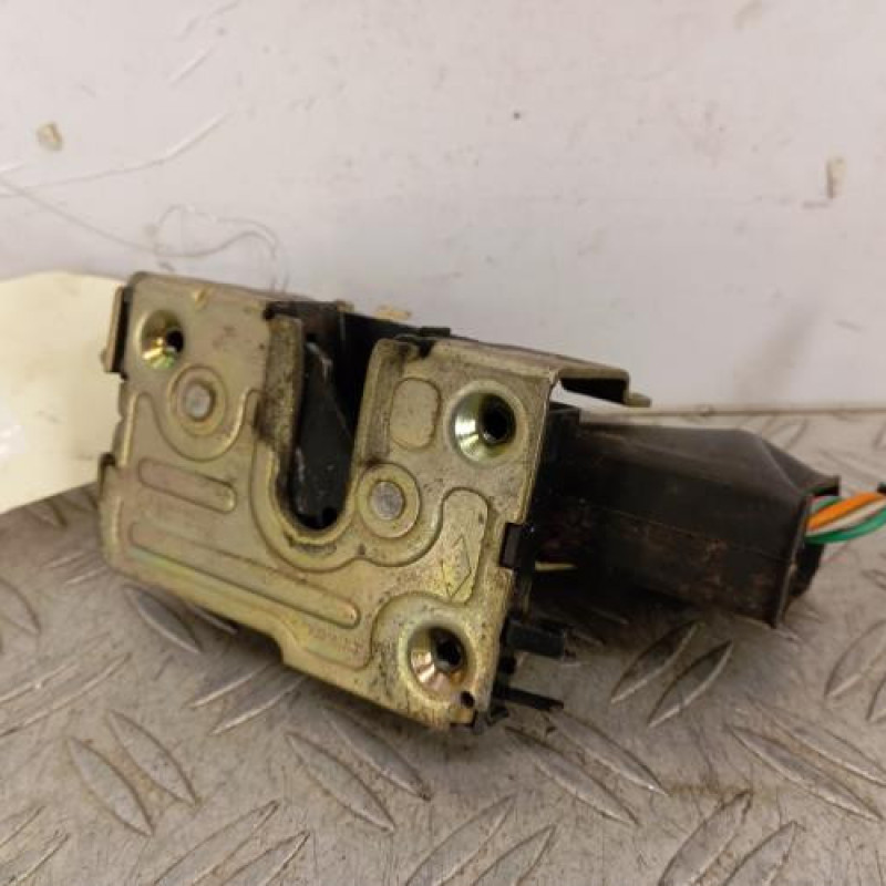 Serrure avant gauche RENAULT R19