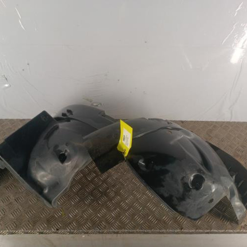 Pare boue avant gauche RENAULT TRAFIC 2