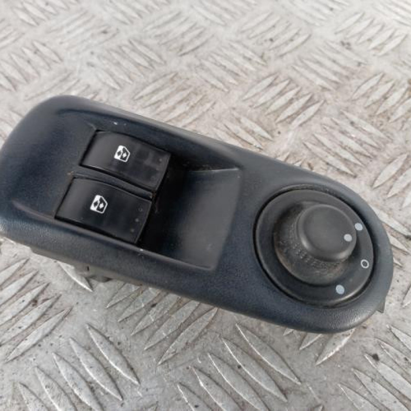 Interrupteur de leve vitre avant gauche RENAULT TRAFIC 2