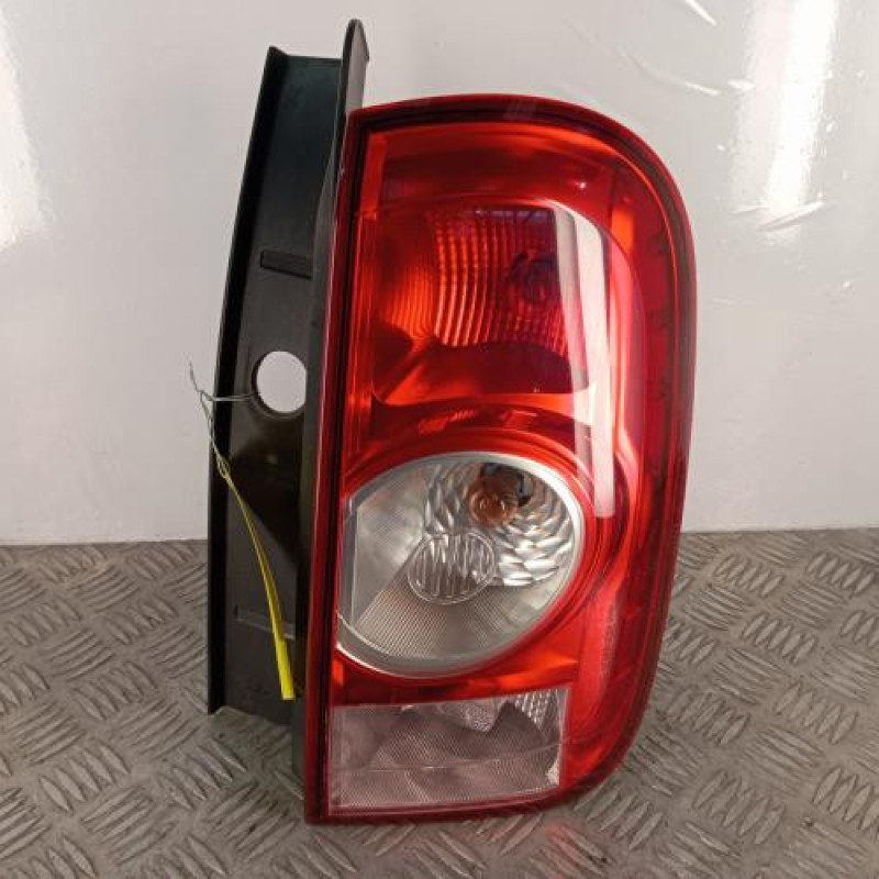 Feu arriere principal droit (feux) DACIA DUSTER 1 Feu arriere principal droit (feux) DACIA DUSTER 1