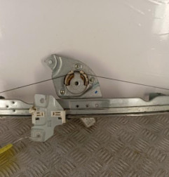 Leve vitre electrique avant gauche DACIA DUSTER 1 Photo n°1