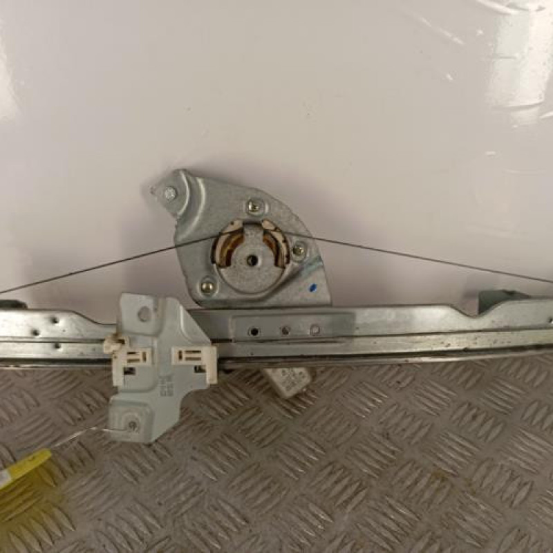 Leve vitre electrique avant gauche DACIA DUSTER 1