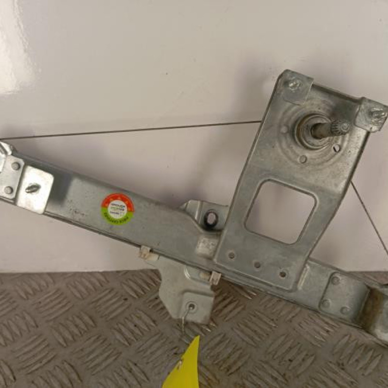 Leve vitre mecanique arriere gauche DACIA DUSTER 1