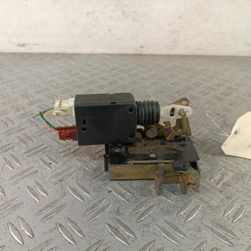 Serrure avant gauche CITROEN SAXO