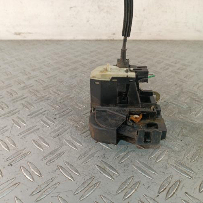 Serrure avant droit RENAULT CLIO 2 Serrure avant droit RENAULT CLIO 2