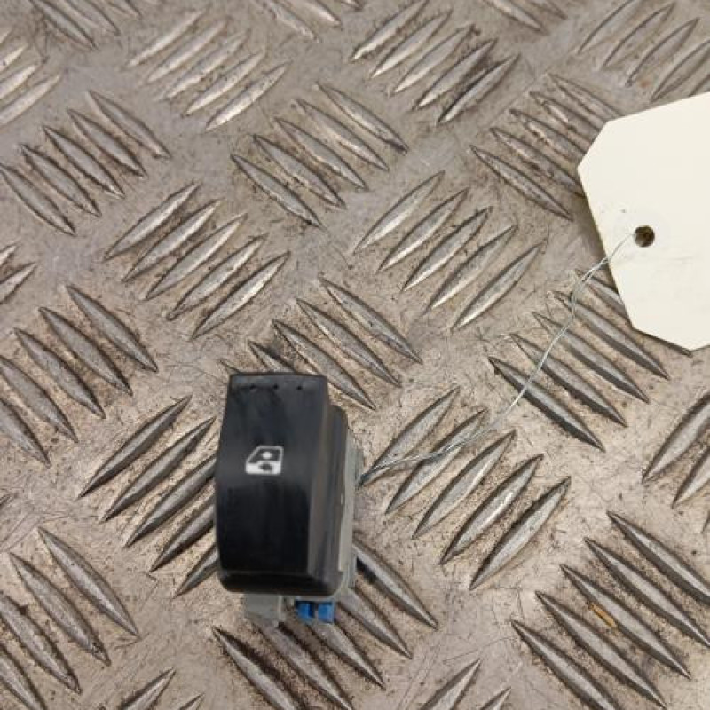 Interrupteur de leve vitre avant droit RENAULT KANGOO 2