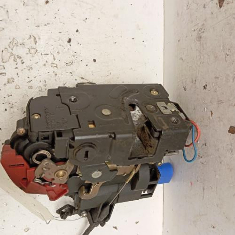 Serrure arriere droit SKODA FABIA 1