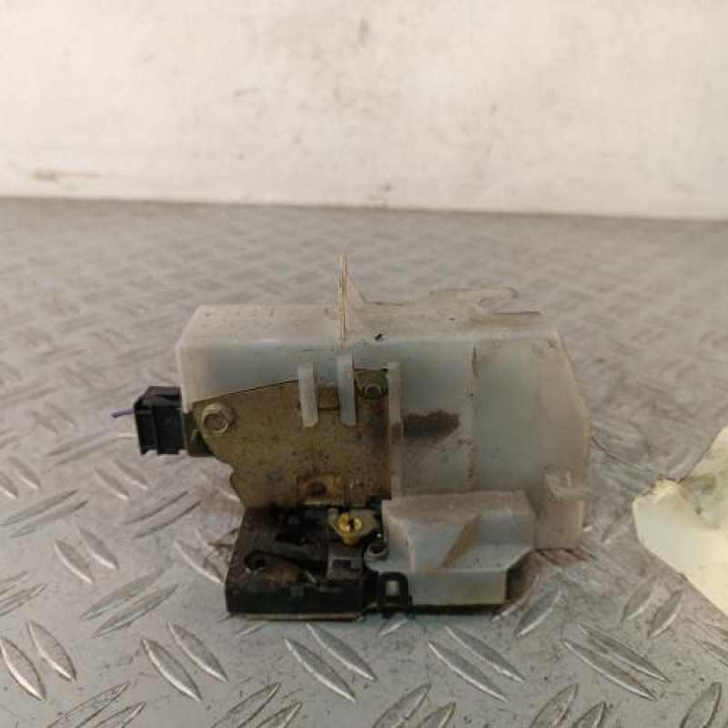 Serrure arriere gauche RENAULT CLIO 2 Serrure arriere gauche RENAULT CLIO 2