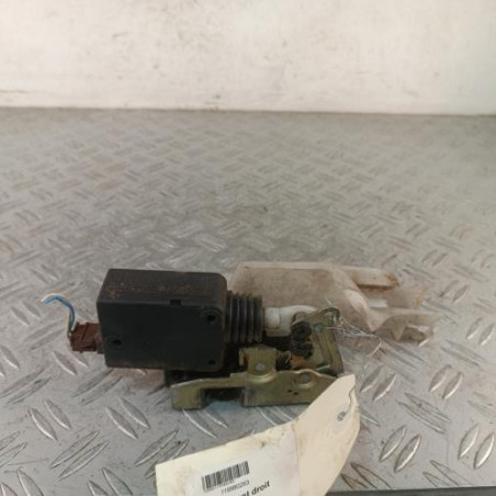 Serrure avant droit PEUGEOT 106 Photo n°1