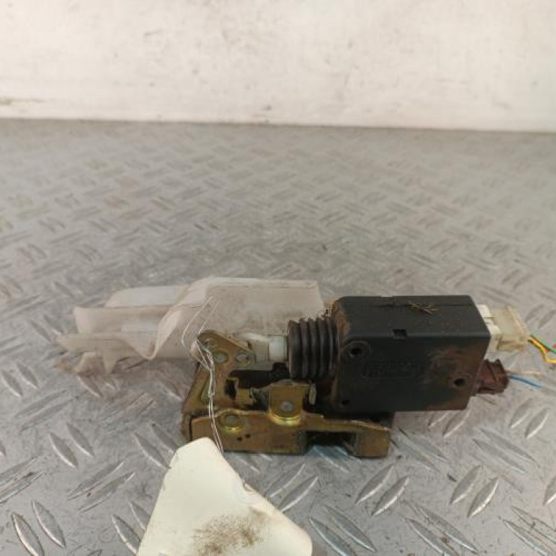 Serrure avant gauche PEUGEOT 106