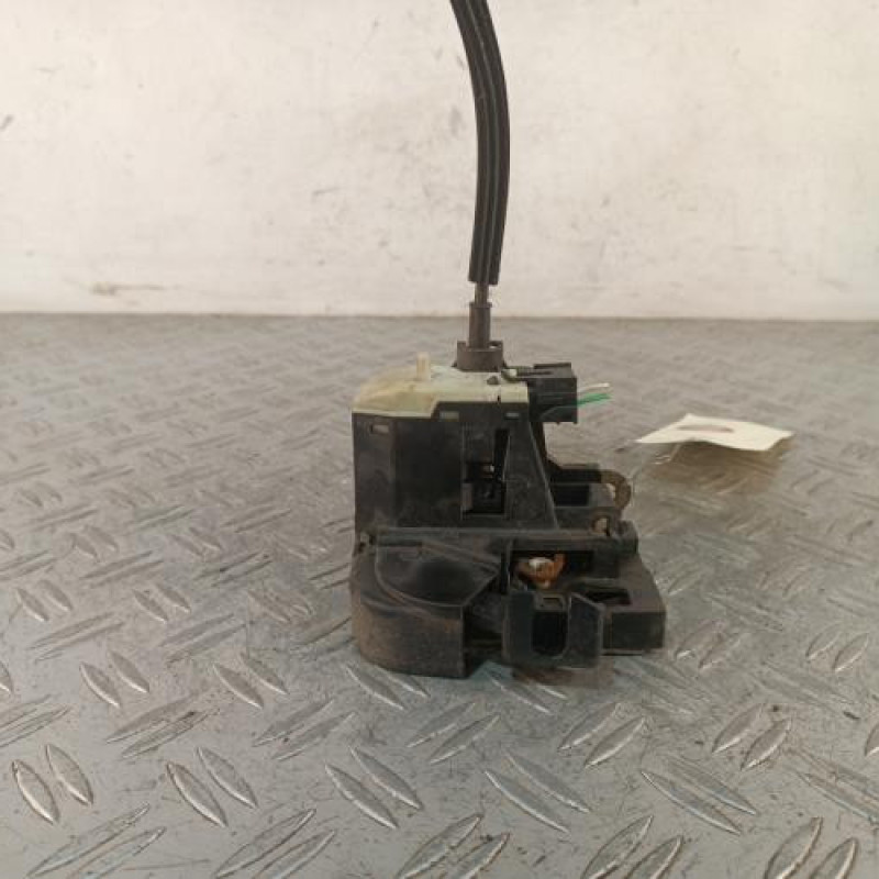 Serrure avant droit RENAULT CLIO 2