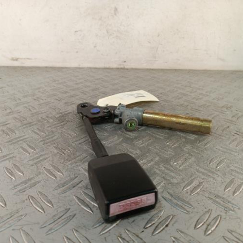 Attache ceinture avant droit PEUGEOT 306