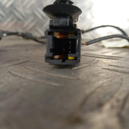 Attache ceinture arriere gauche PEUGEOT 5008 1