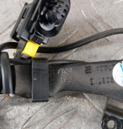 Attache ceinture arriere gauche PEUGEOT 5008 1 Photo n°3