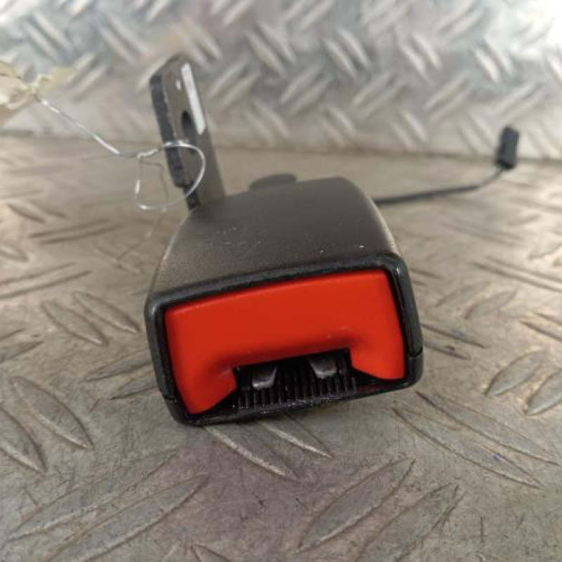 Attache ceinture arriere gauche OPEL CORSA E