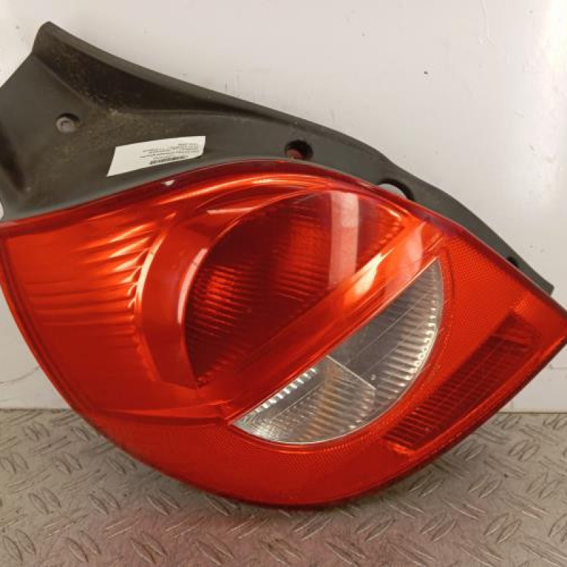 Feu arriere principal gauche (feux) RENAULT CLIO 3 Feu arriere principal gauche (feux) RENAULT CLIO 3