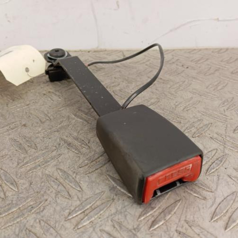 Attache ceinture avant gauche RENAULT CLIO 3