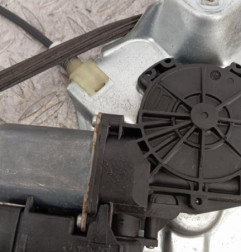 Leve vitre electrique avant gauche RENAULT CLIO 3 Photo n°4