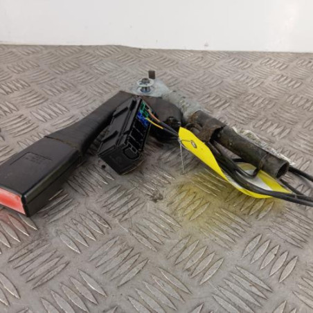 Attache ceinture avant gauche OPEL CORSA D