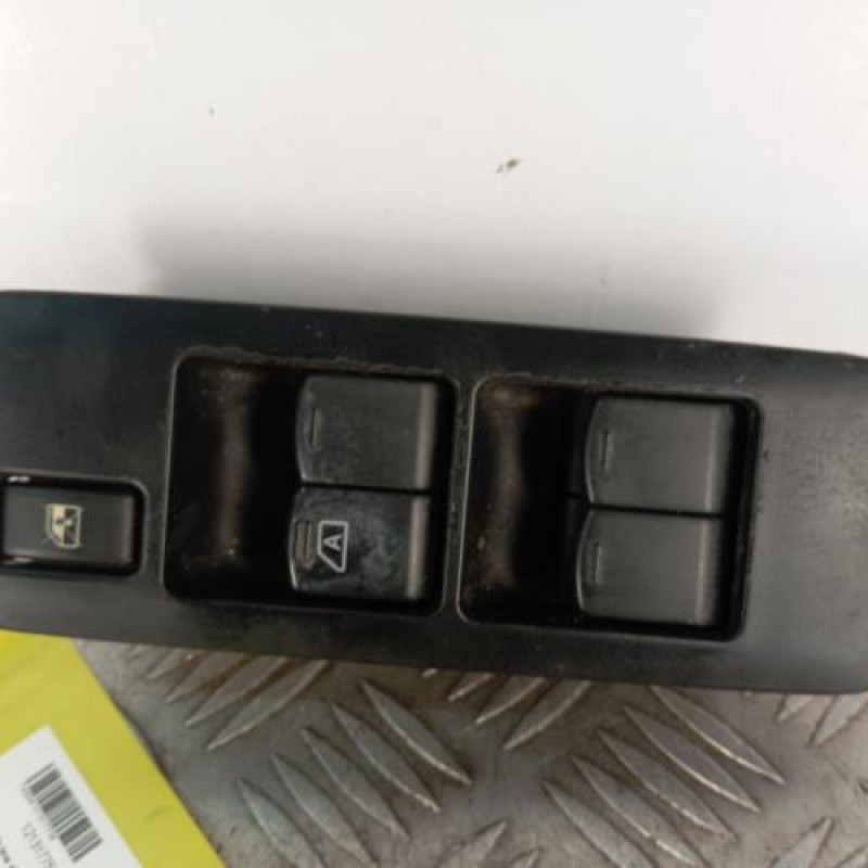 Interrupteur de leve vitre avant gauche NISSAN QASHQAI 1