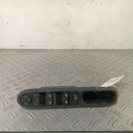 Interrupteur de leve vitre avant gauche PEUGEOT 5008 1 Photo n°1