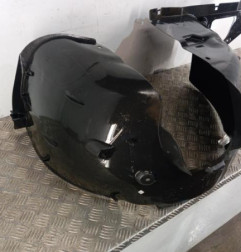 Pare boue avant droit PEUGEOT 208 1