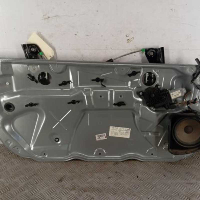 Leve vitre electrique avant gauche VOLKSWAGEN POLO 4
