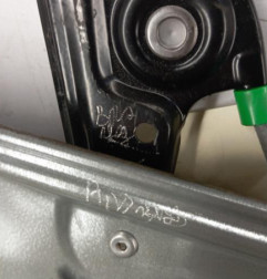 Leve vitre electrique avant gauche VOLKSWAGEN POLO 4 Photo n°3