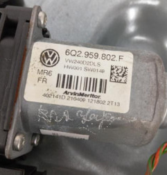 Leve vitre electrique avant gauche VOLKSWAGEN POLO 4 Photo n°4