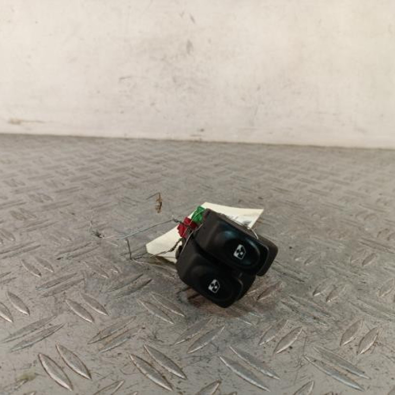 Interrupteur de leve vitre avant gauche RENAULT KANGOO 1