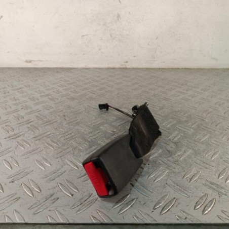 Attache ceinture arriere droit RENAULT CAPTUR 1