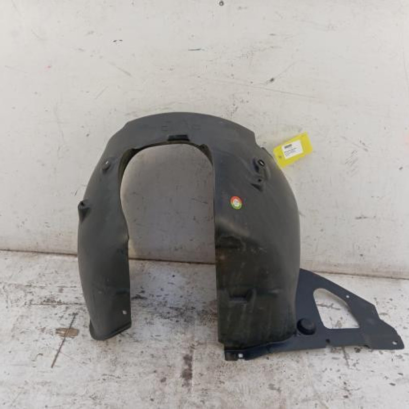 Pare boue avant droit PEUGEOT 208 1